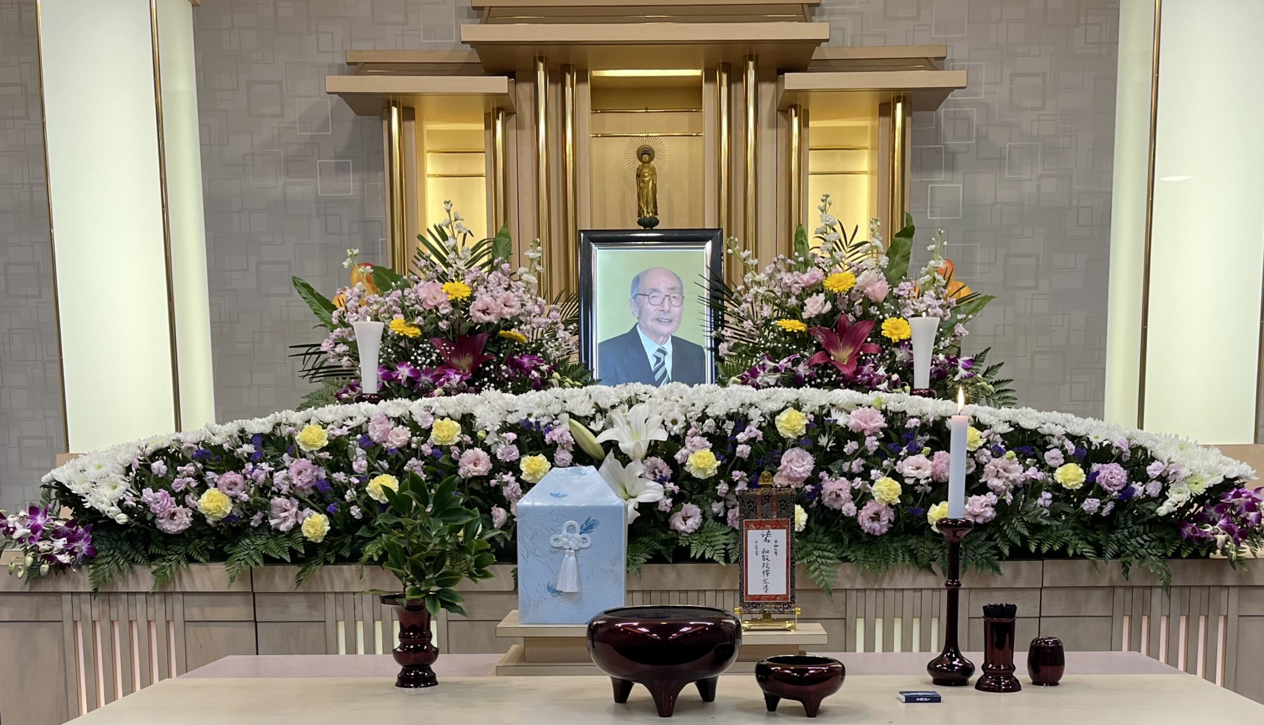 和敬院釋宏導 様のご葬儀 花祭壇